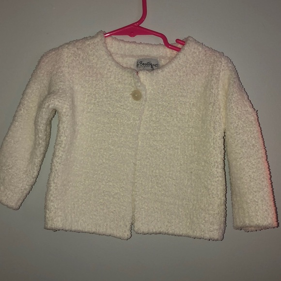 White sweater with button closure and matching hat - Picture 1 of 6